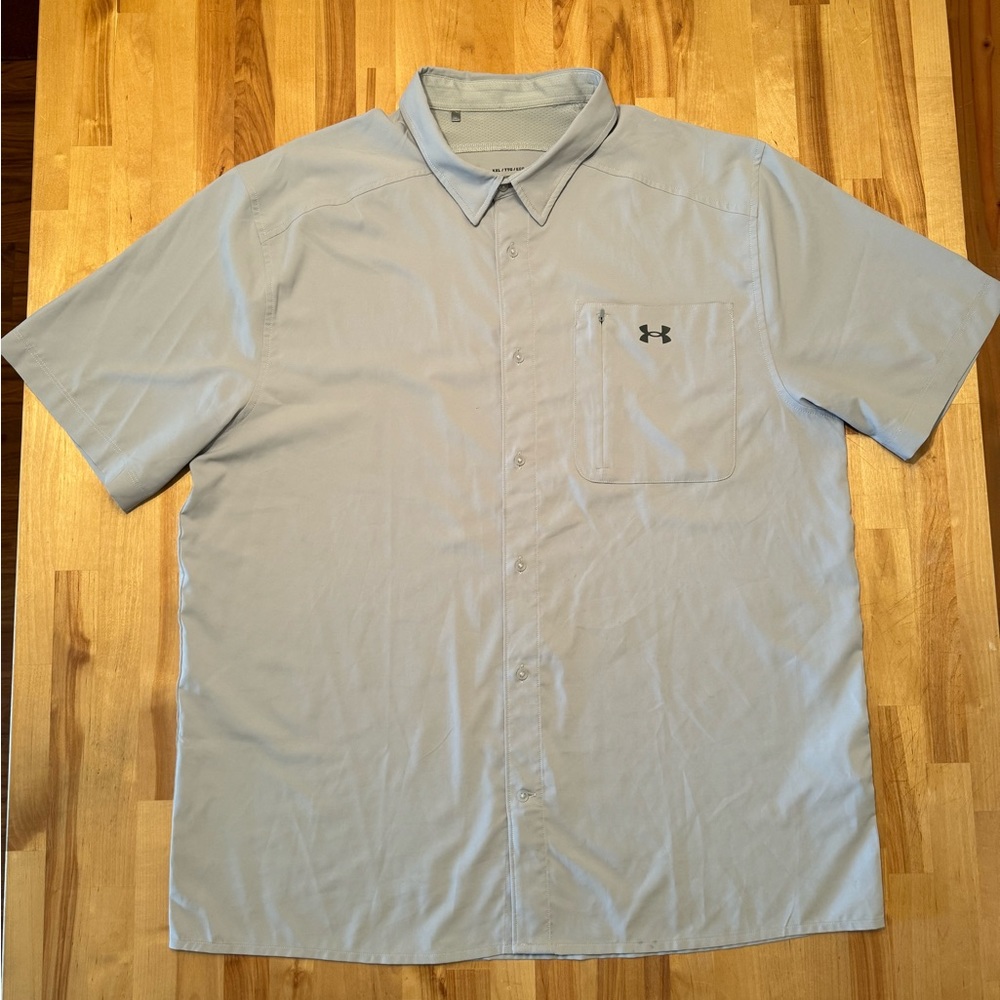 UNDER ARMOUR BUTTON UP